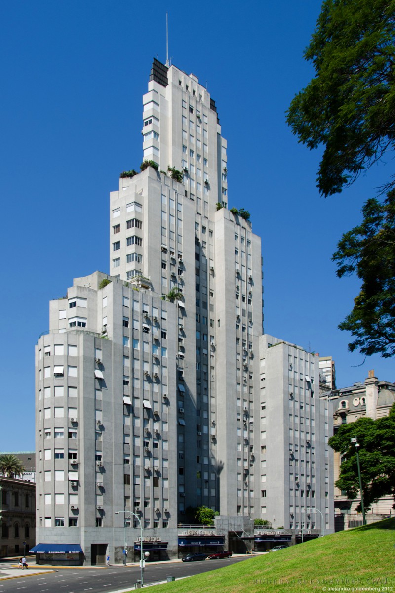 Oportunidad! Edificio Kavanagh Cuatro Dorm. y Dependencias
