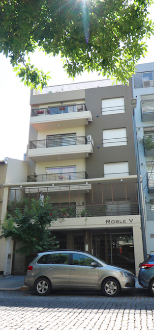 TRES AMBIENTES CON PATIO